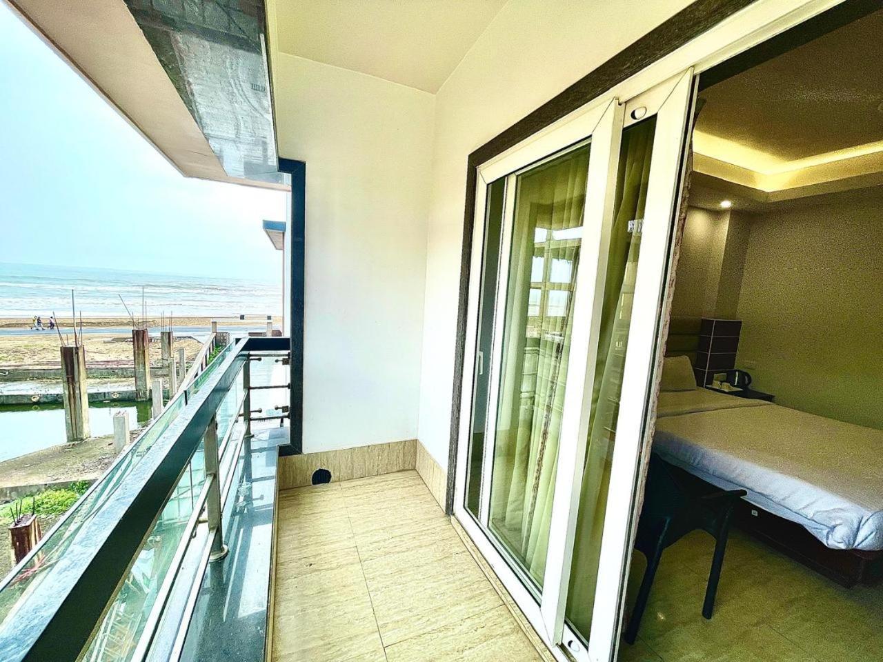 Gr Palace, In Front Of Sea-Beach With Breakfast, Swimming-Pool, Fully Air-Conditioned, Hotel With Parking Availability Purî Extérieur photo