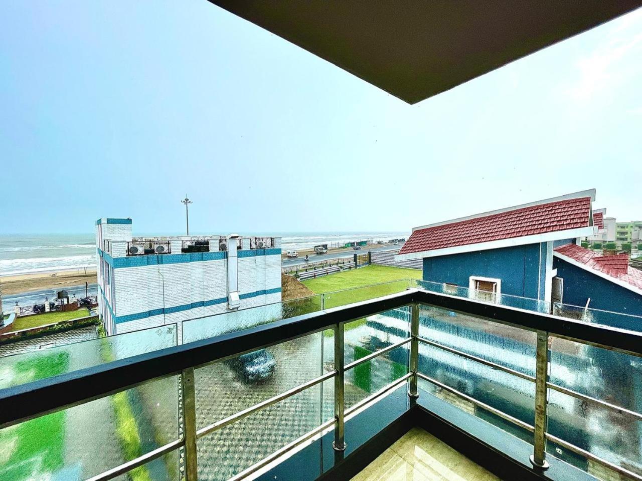 Gr Palace, In Front Of Sea-Beach With Breakfast, Swimming-Pool, Fully Air-Conditioned, Hotel With Parking Availability Purî Extérieur photo