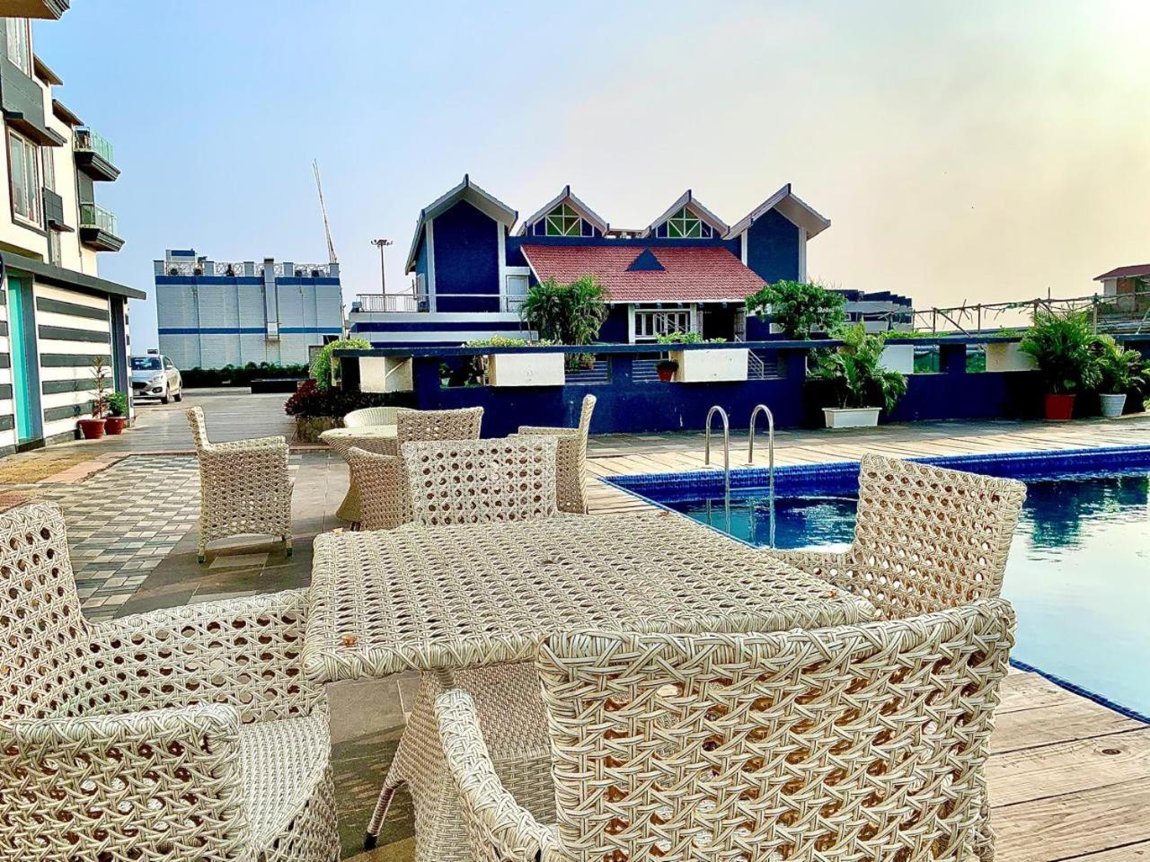 Gr Palace, In Front Of Sea-Beach With Breakfast, Swimming-Pool, Fully Air-Conditioned, Hotel With Parking Availability Purî Extérieur photo