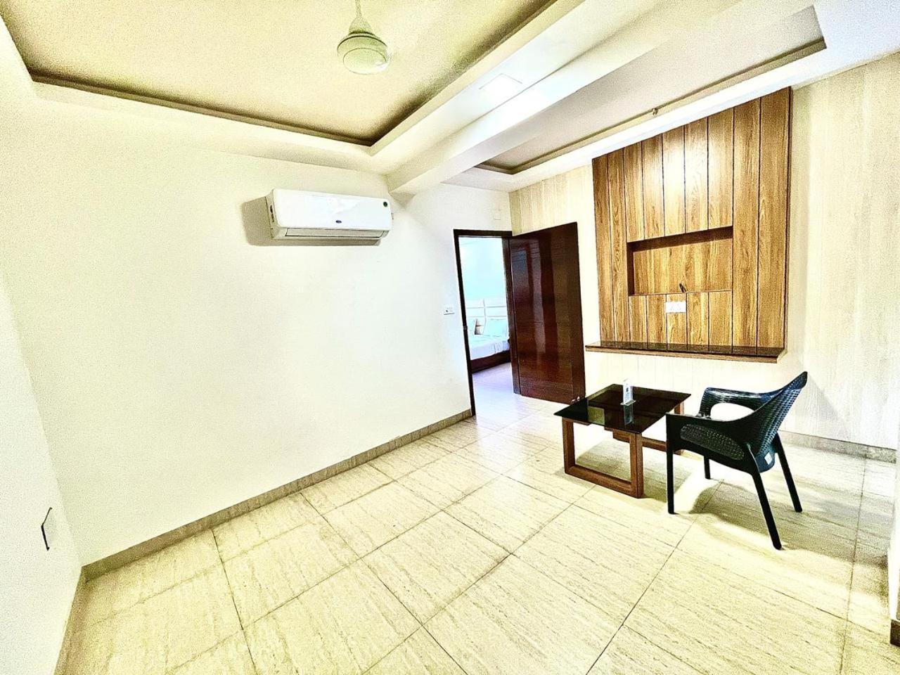 Gr Palace, In Front Of Sea-Beach With Breakfast, Swimming-Pool, Fully Air-Conditioned, Hotel With Parking Availability Purî Extérieur photo