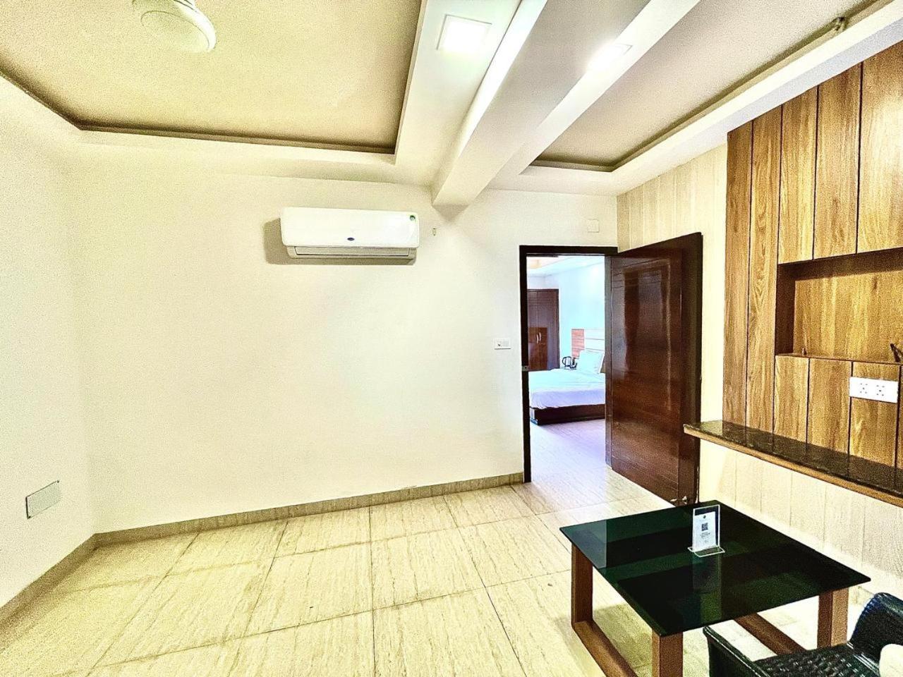 Gr Palace, In Front Of Sea-Beach With Breakfast, Swimming-Pool, Fully Air-Conditioned, Hotel With Parking Availability Purî Extérieur photo