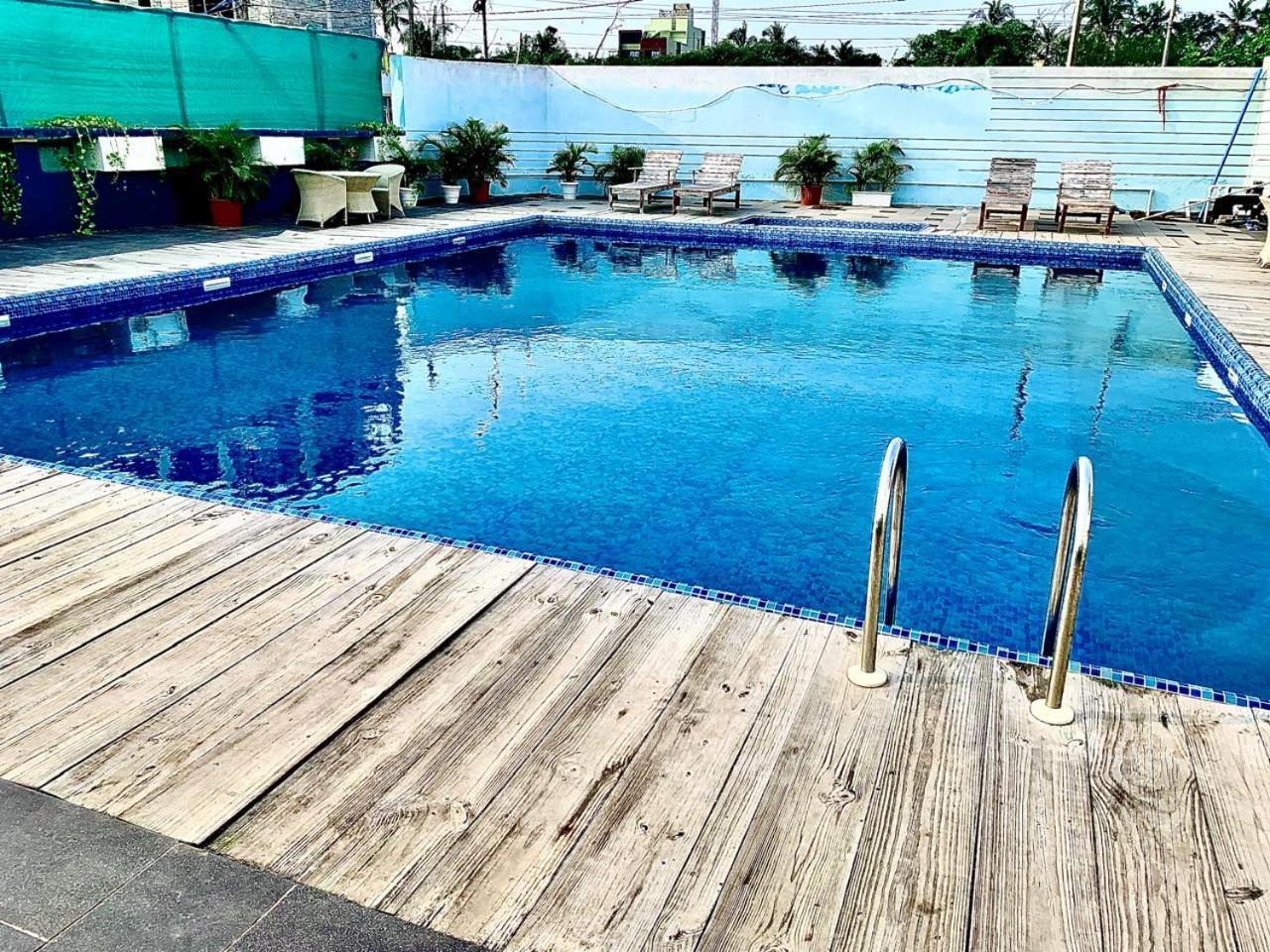 Gr Palace, In Front Of Sea-Beach With Breakfast, Swimming-Pool, Fully Air-Conditioned, Hotel With Parking Availability Purî Extérieur photo