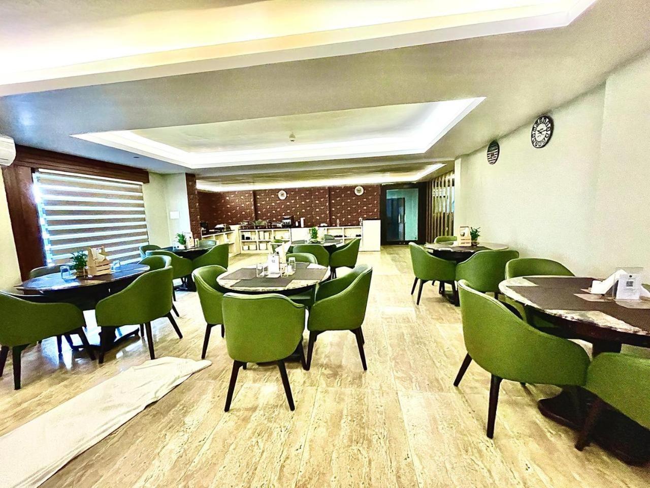 Gr Palace, In Front Of Sea-Beach With Breakfast, Swimming-Pool, Fully Air-Conditioned, Hotel With Parking Availability Purî Extérieur photo