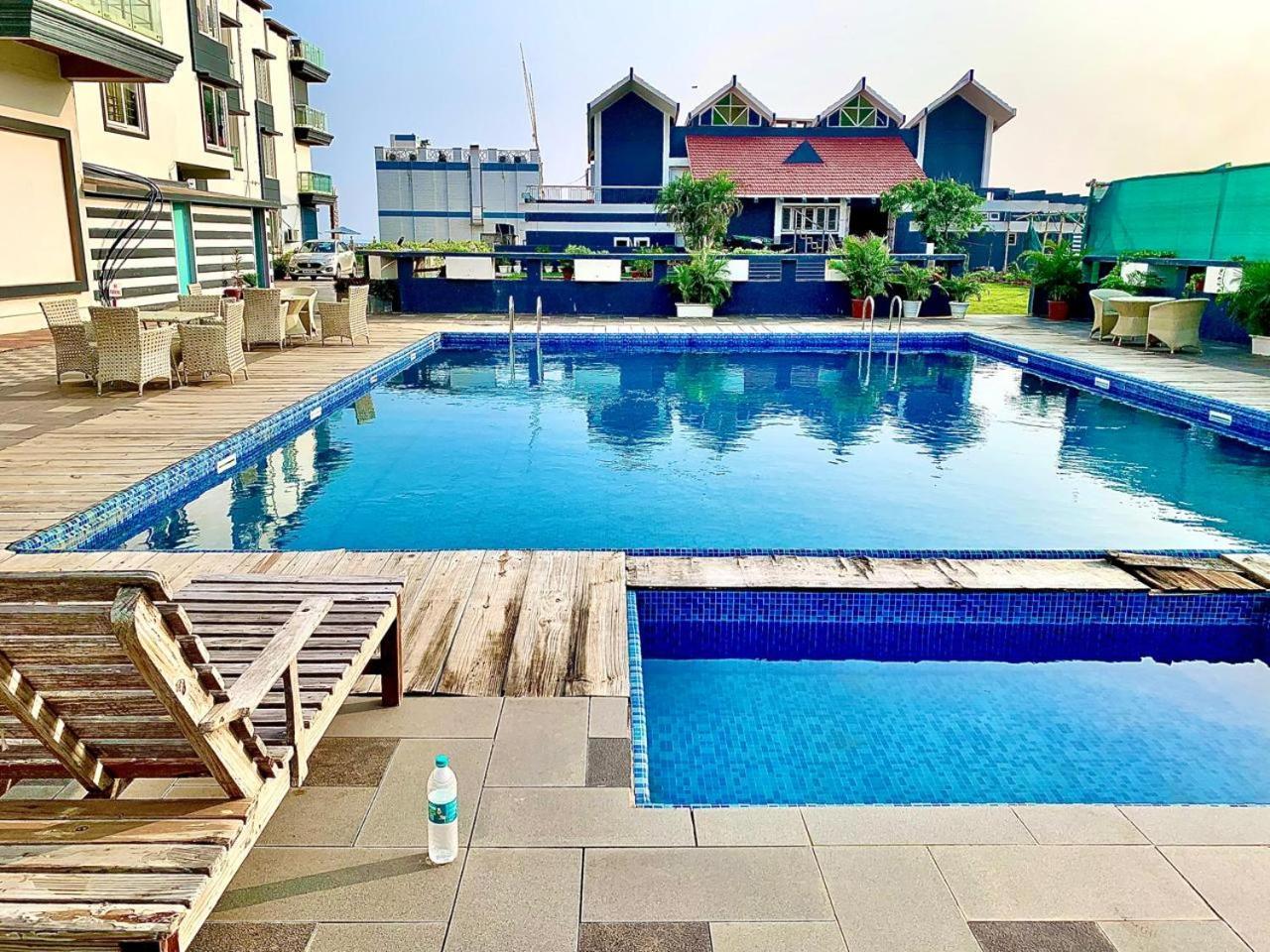 Gr Palace, In Front Of Sea-Beach With Breakfast, Swimming-Pool, Fully Air-Conditioned, Hotel With Parking Availability Purî Extérieur photo